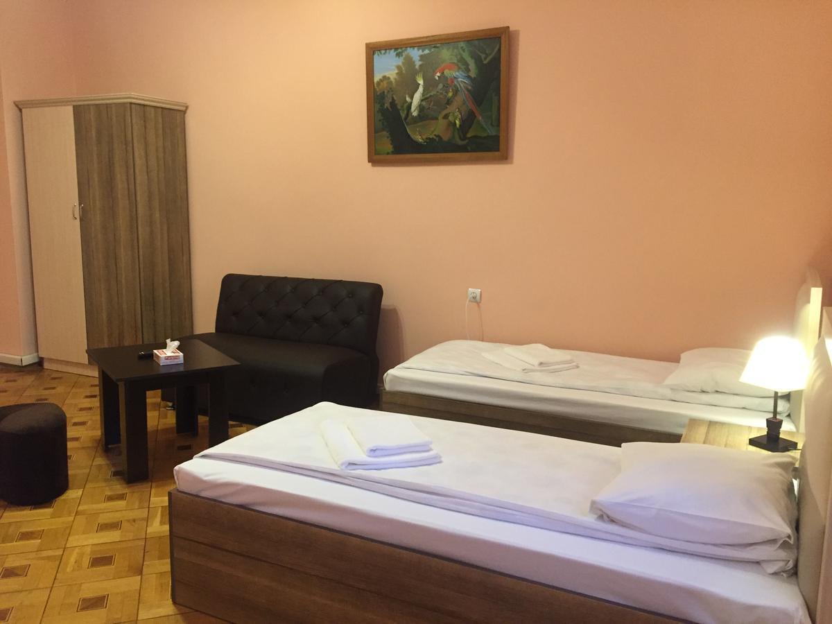 Bloor Hotel Ереван Екстериор снимка
