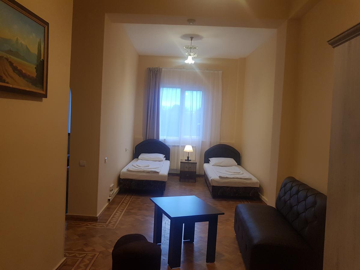 Bloor Hotel Ереван Екстериор снимка